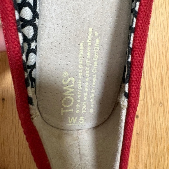 TOMS Red Canvas Wedge Shoes, Size 5 - Picture 4 of 8